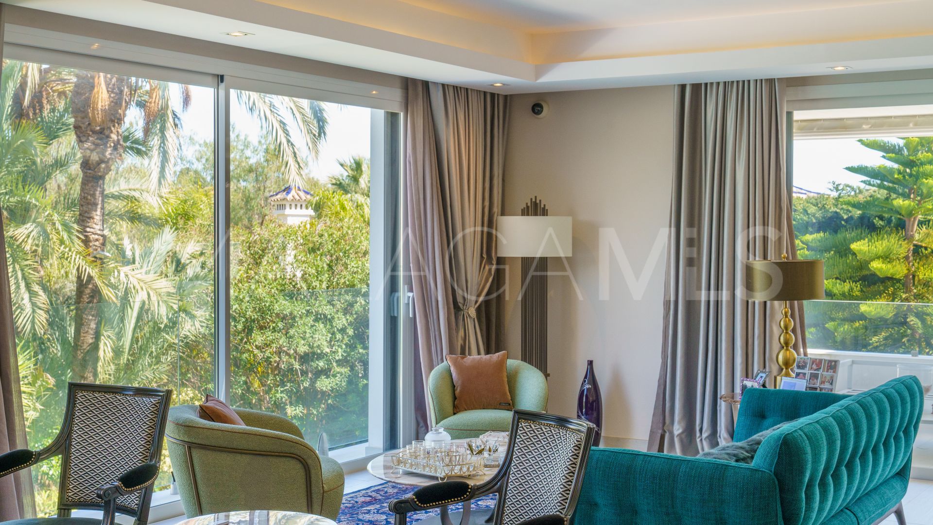 Villa for sale in Nueva Andalucia
