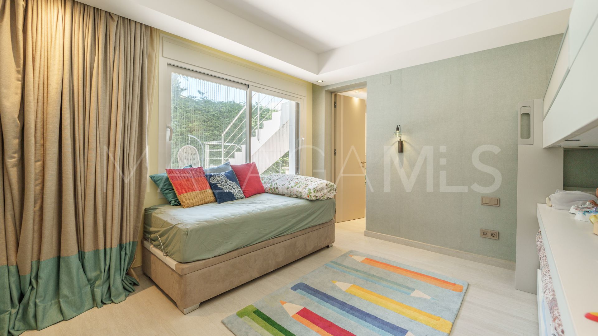Villa for sale in Nueva Andalucia