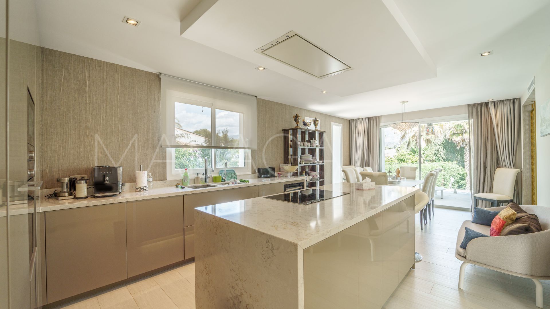 Villa for sale in Nueva Andalucia