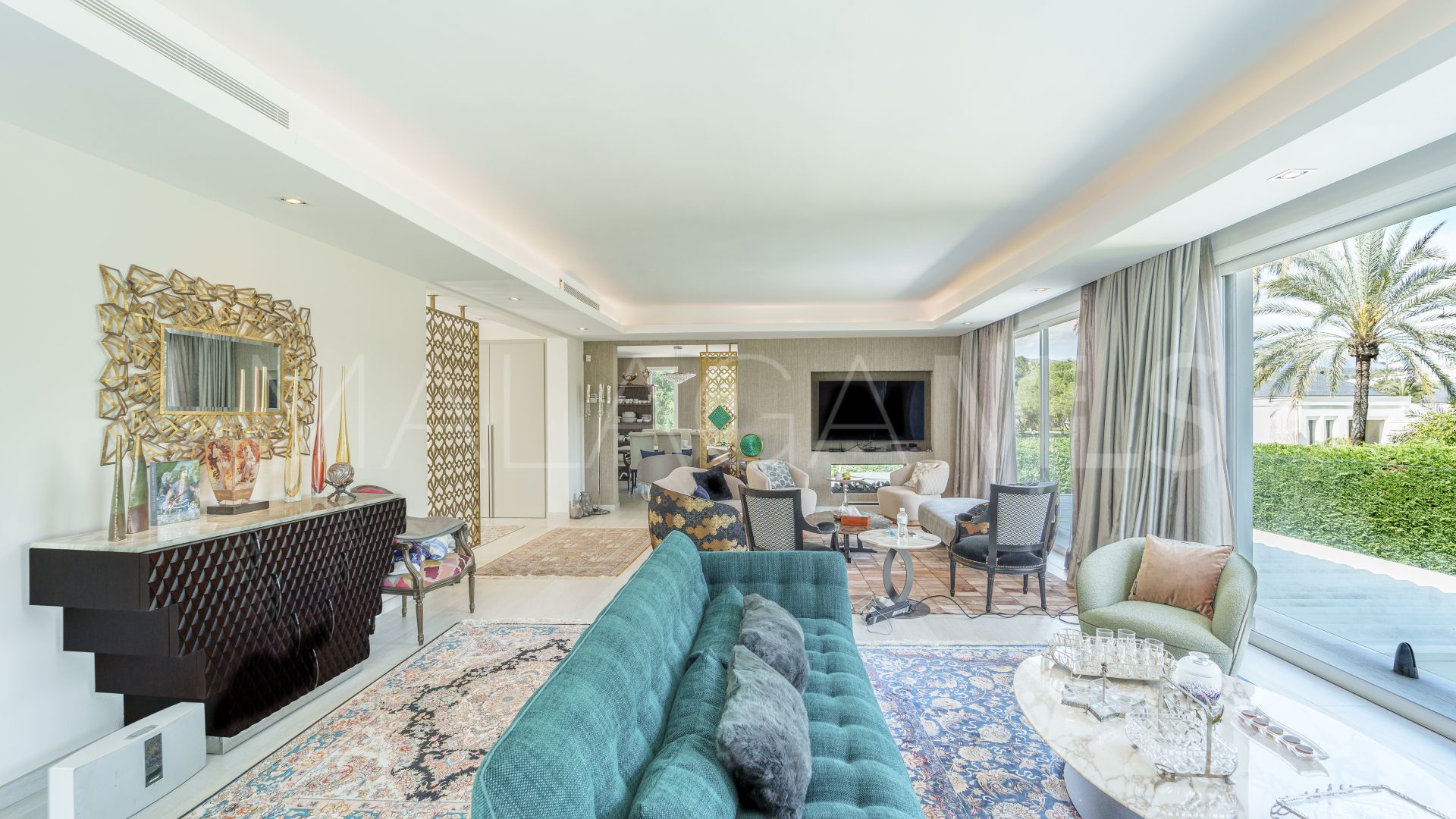 Villa for sale in Nueva Andalucia