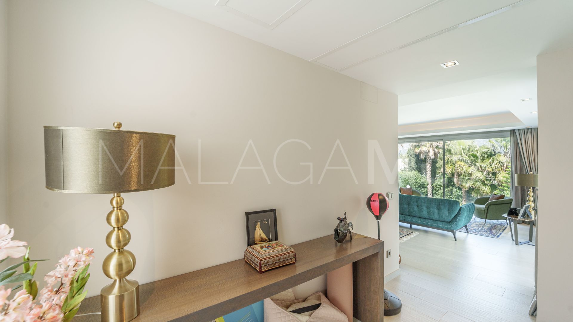 Villa for sale in Nueva Andalucia