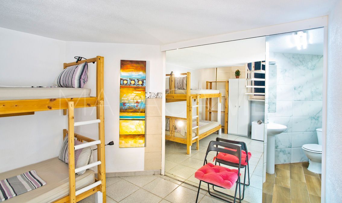 Villa for sale in Elviria