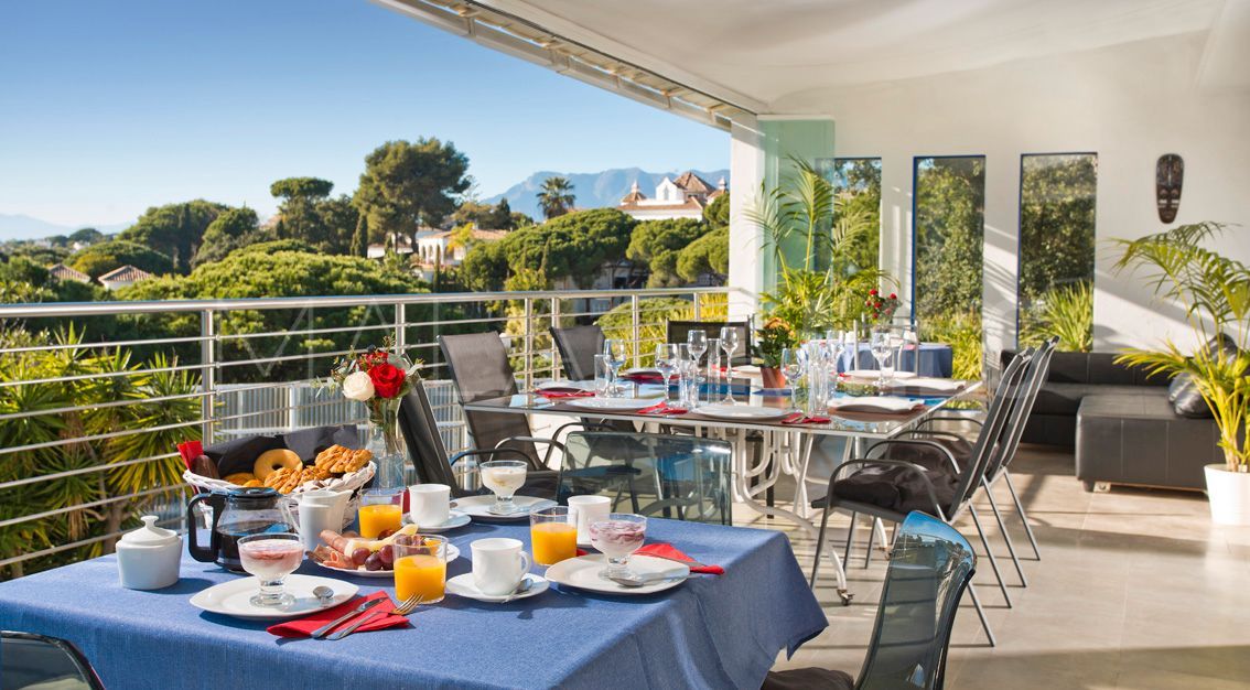 Villa for sale in Elviria