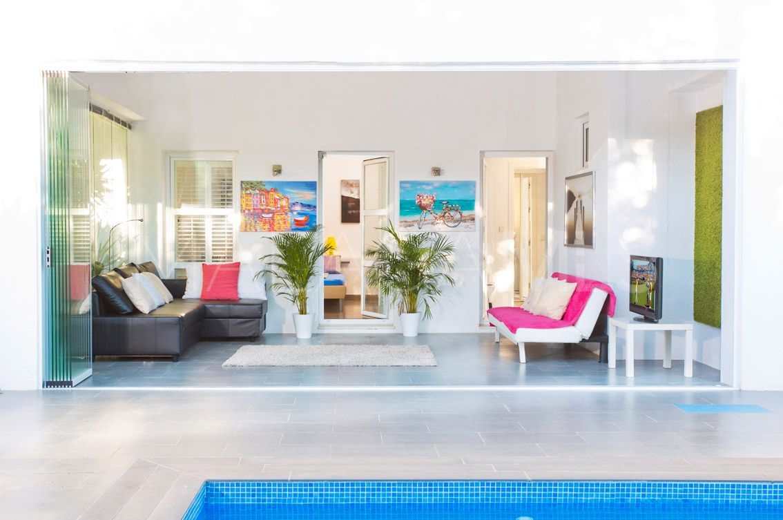 Villa for sale in Elviria