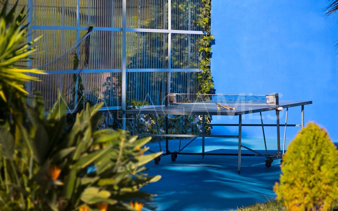 Villa for sale in Elviria