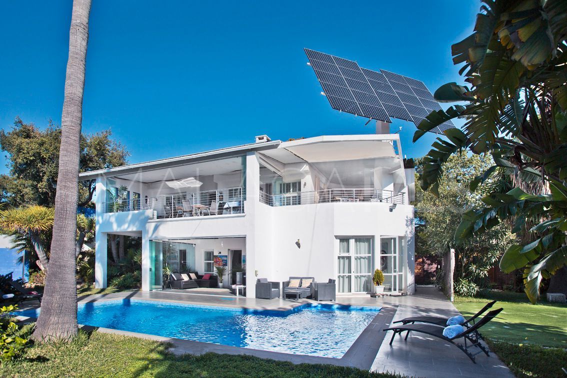 Villa for sale in Elviria