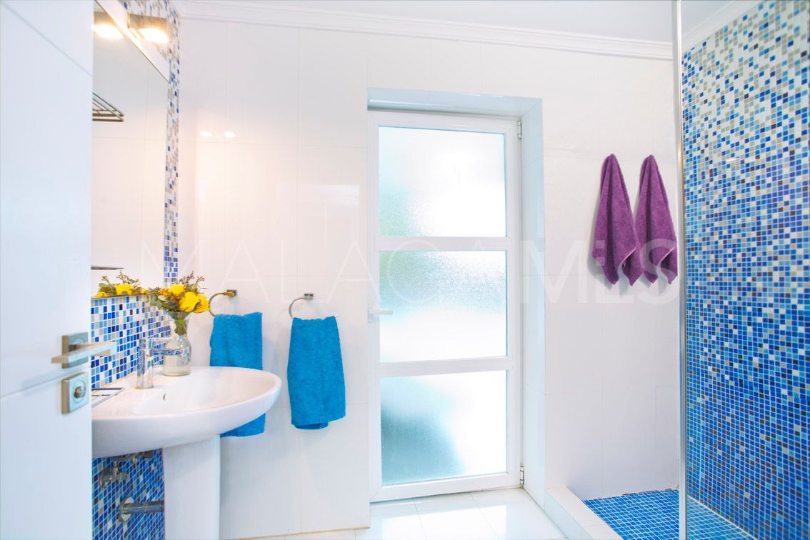 Villa for sale in Elviria