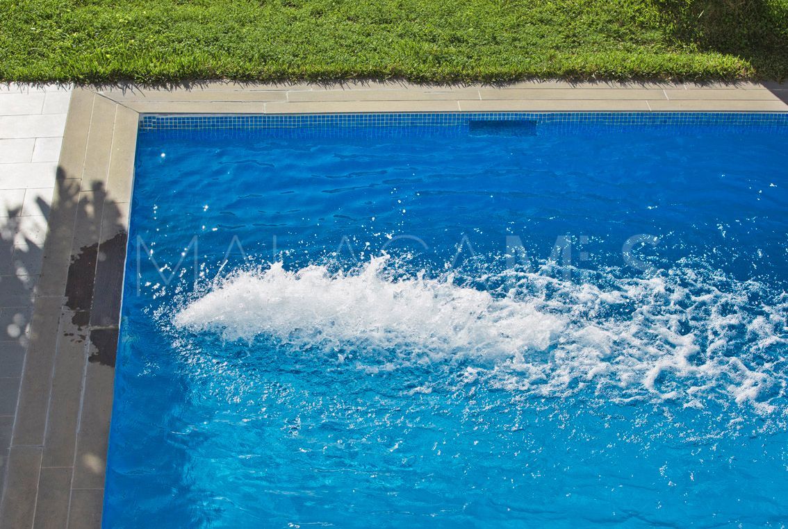 Villa for sale in Elviria