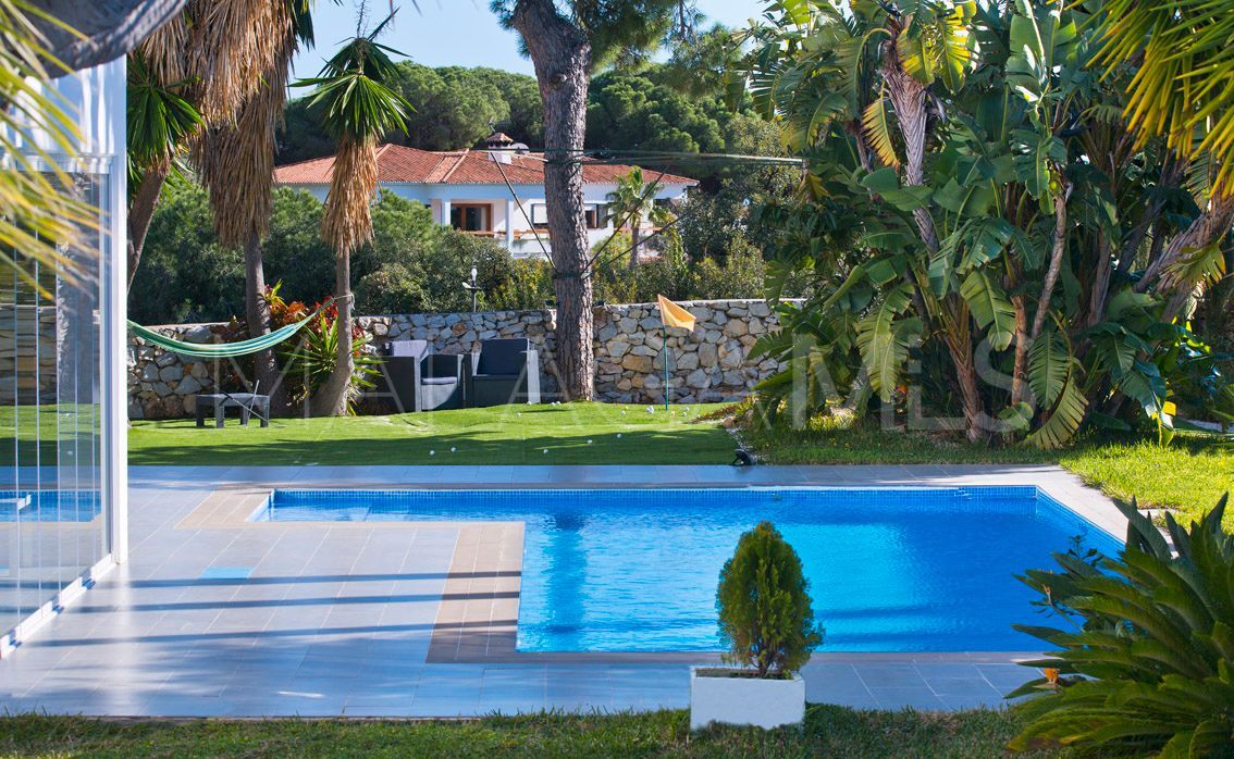 Villa for sale in Elviria