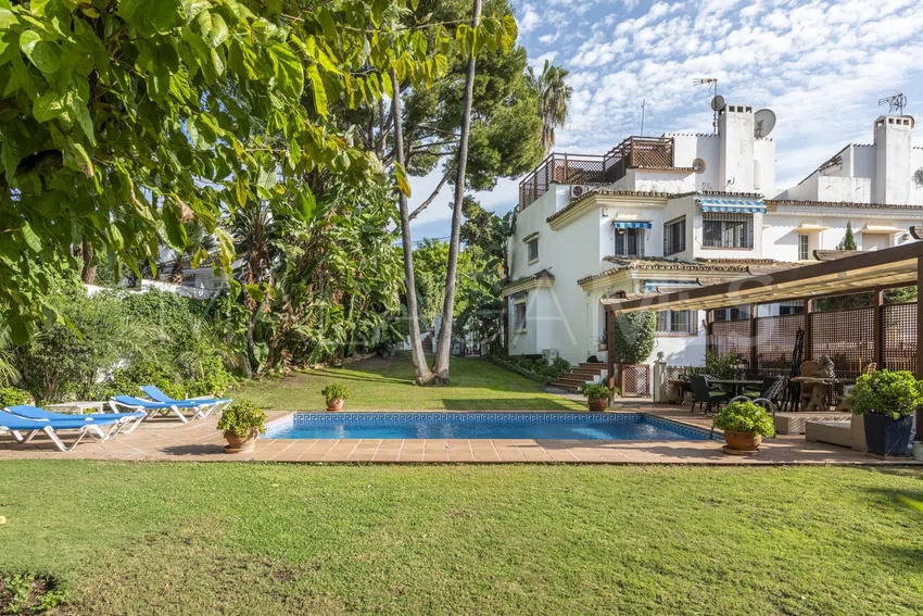 Buy pareado in Nueva Andalucia