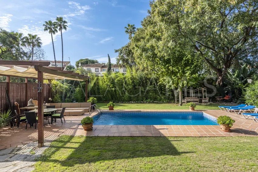Buy pareado in Nueva Andalucia