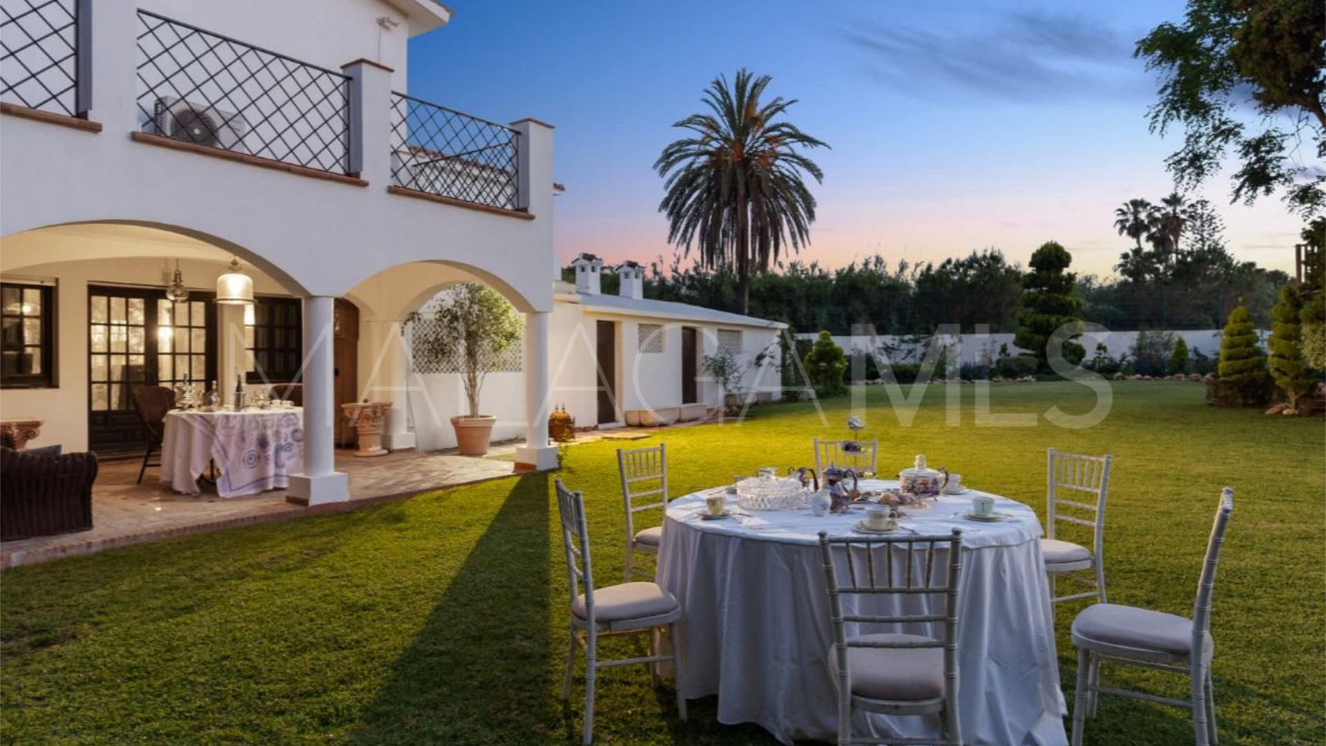 Villa for sale in Guadalmina Baja