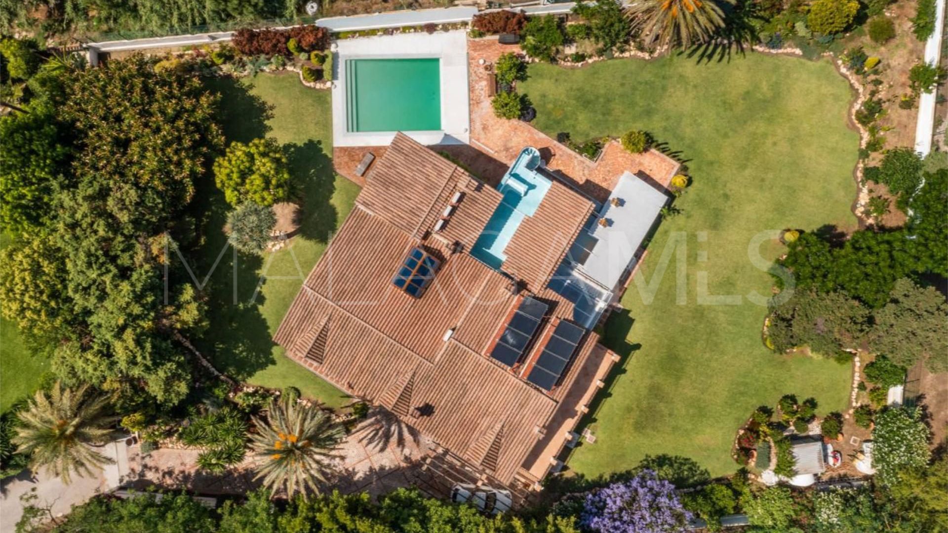 Villa for sale in Guadalmina Baja