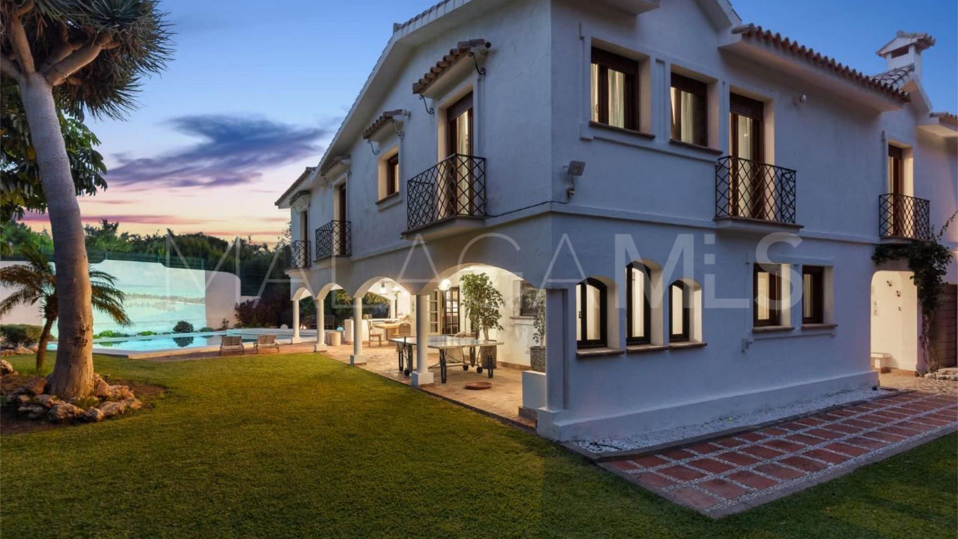Villa for sale in Guadalmina Baja