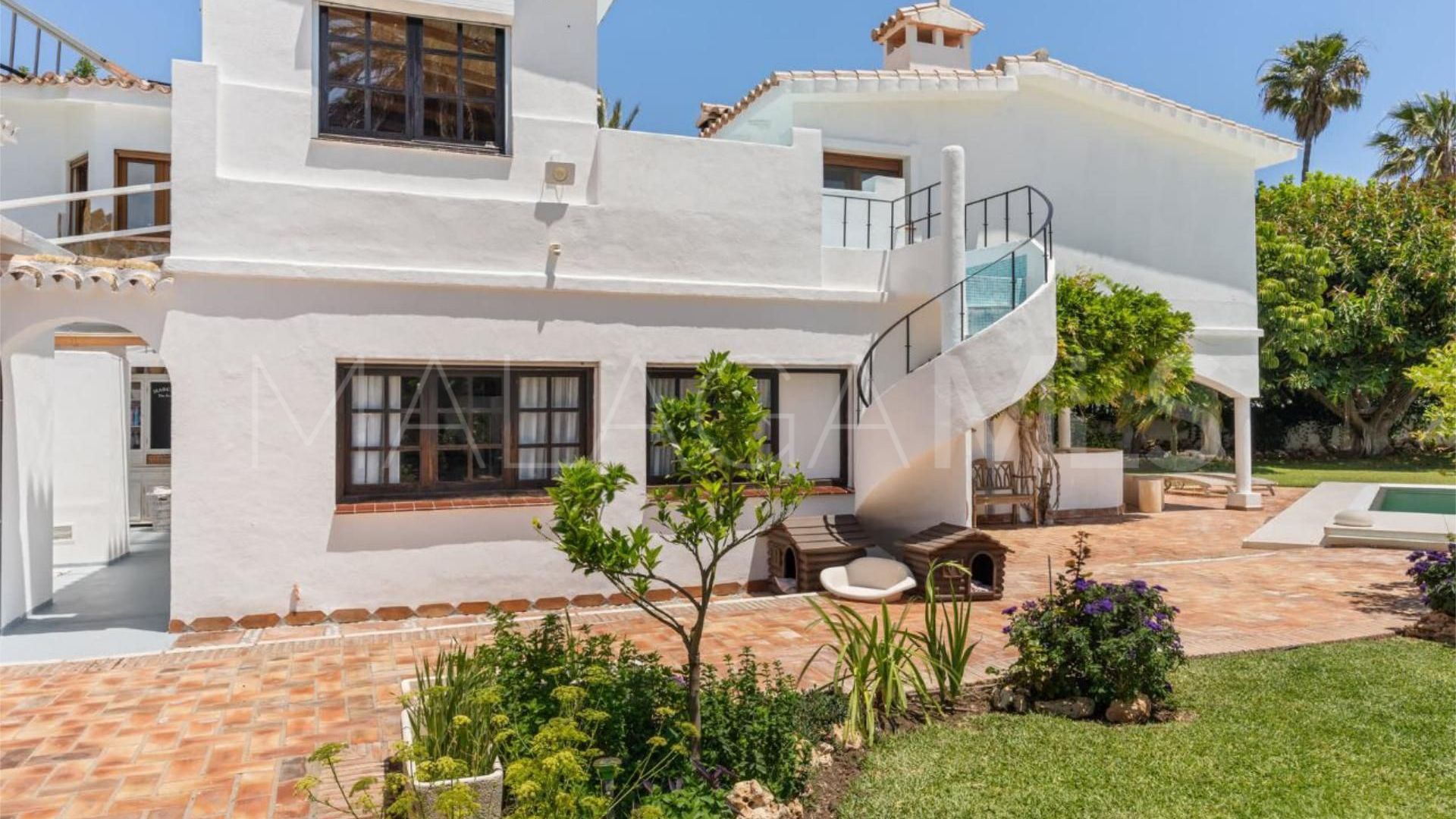 Villa for sale in Guadalmina Baja