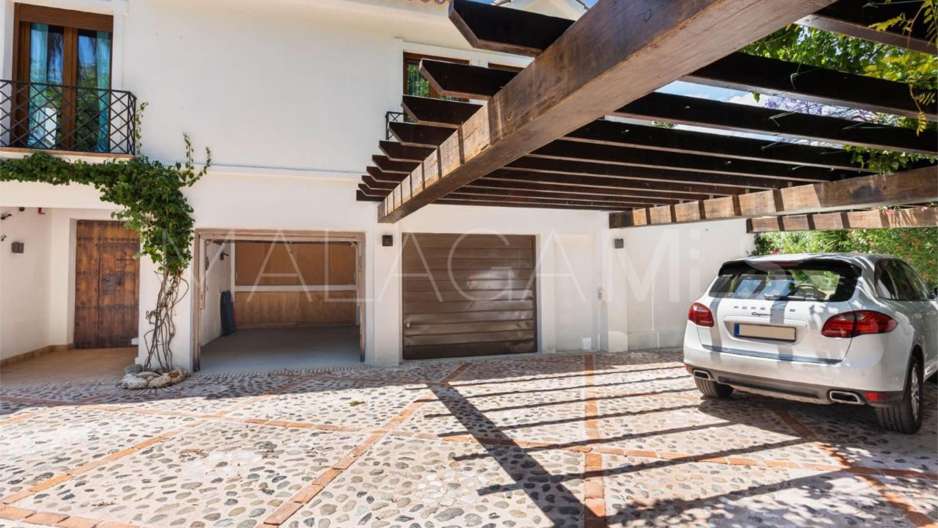 Villa for sale in Guadalmina Baja