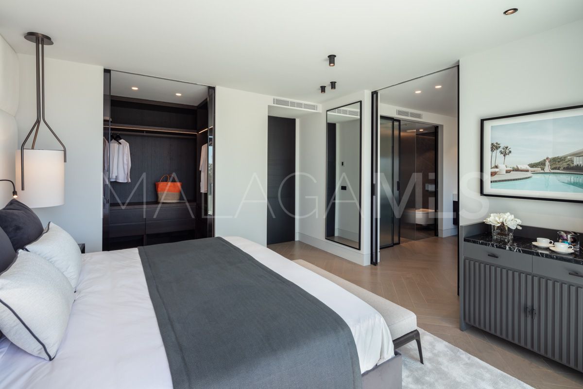 Duplex penthouse for sale in Marina Puente Romano