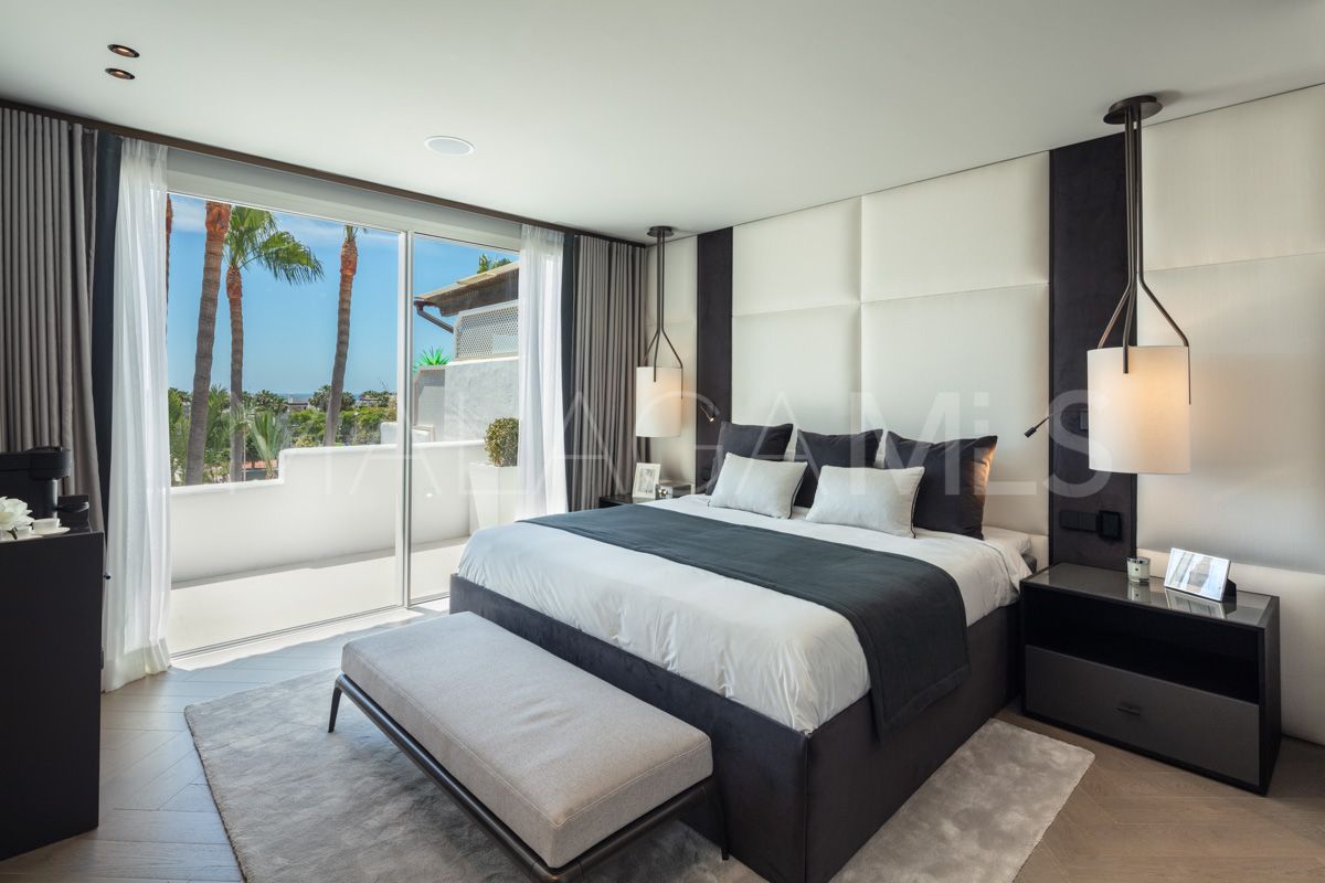 Duplex penthouse for sale in Marina Puente Romano