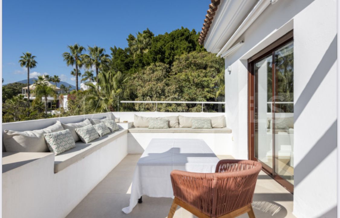 Duplex penthouse for sale in Las Lomas del Marbella Club