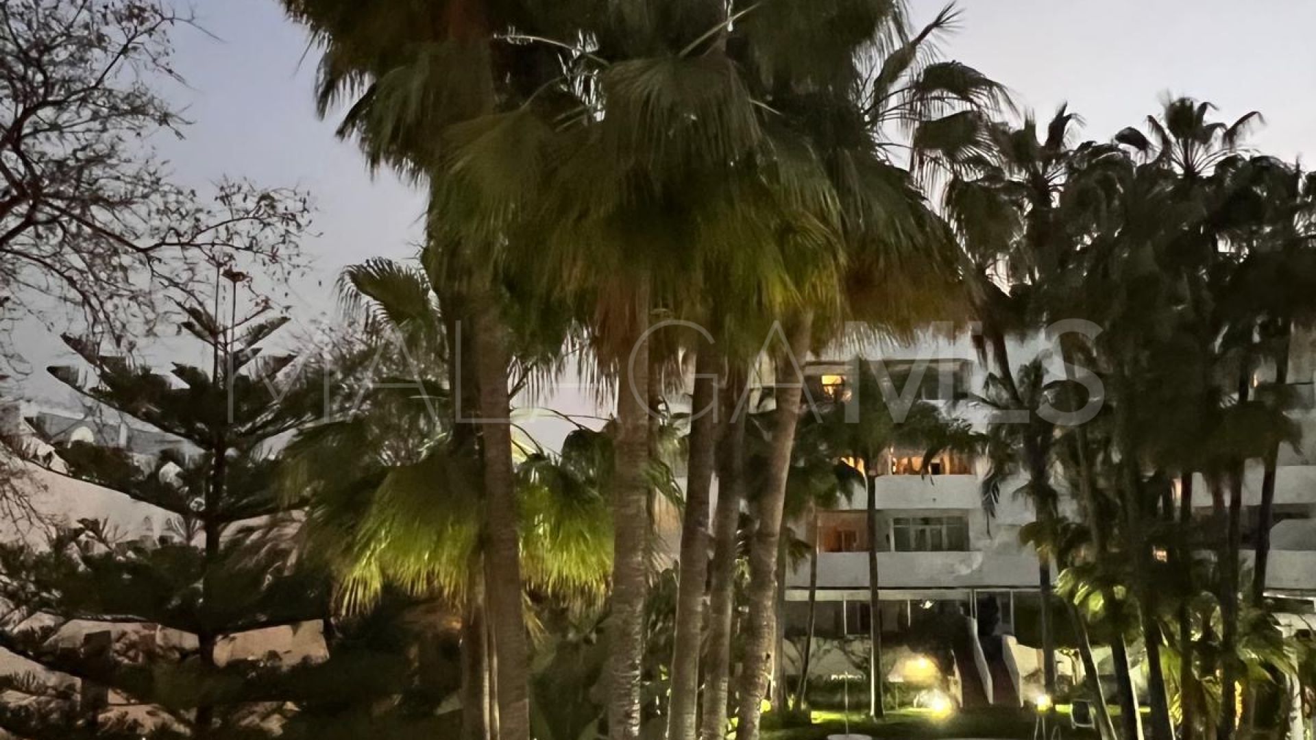 Apartment with 4 bedrooms for sale in Marbella Golden Mile