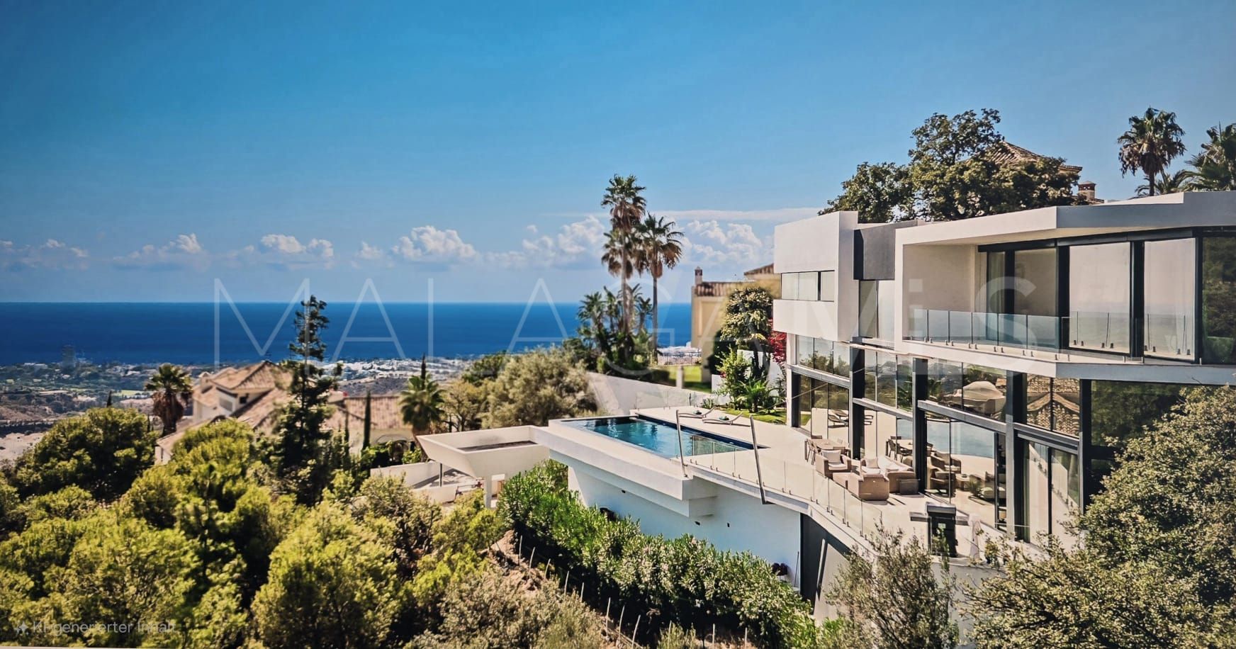 Villa for sale in Los Altos de los Monteros