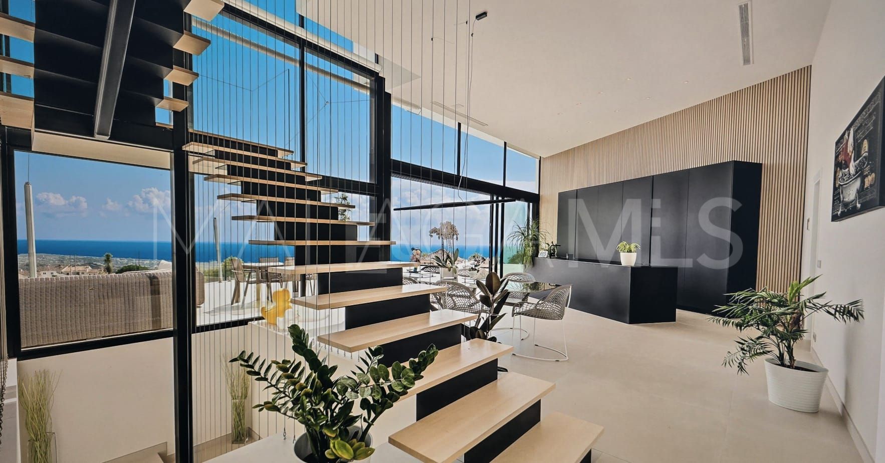 Villa for sale in Los Altos de los Monteros