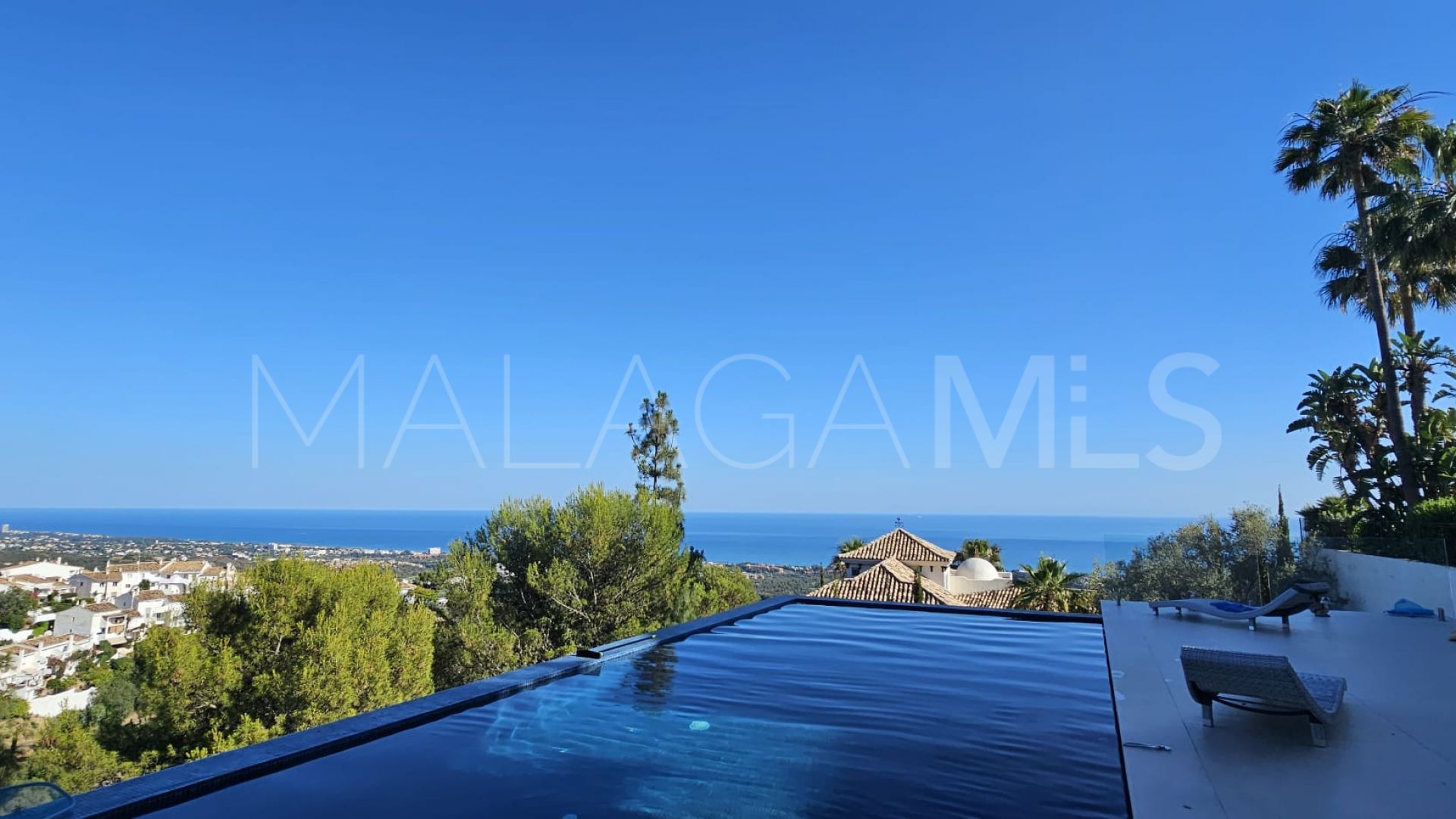 Villa for sale in Los Altos de los Monteros