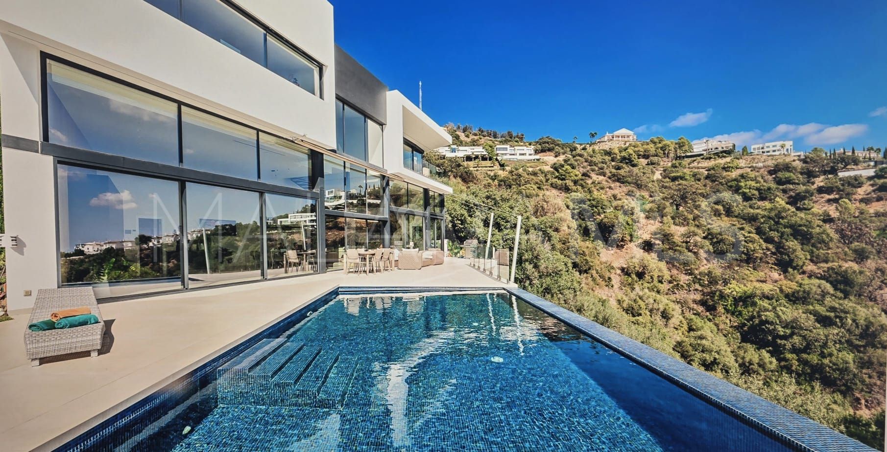 Villa for sale in Los Altos de los Monteros