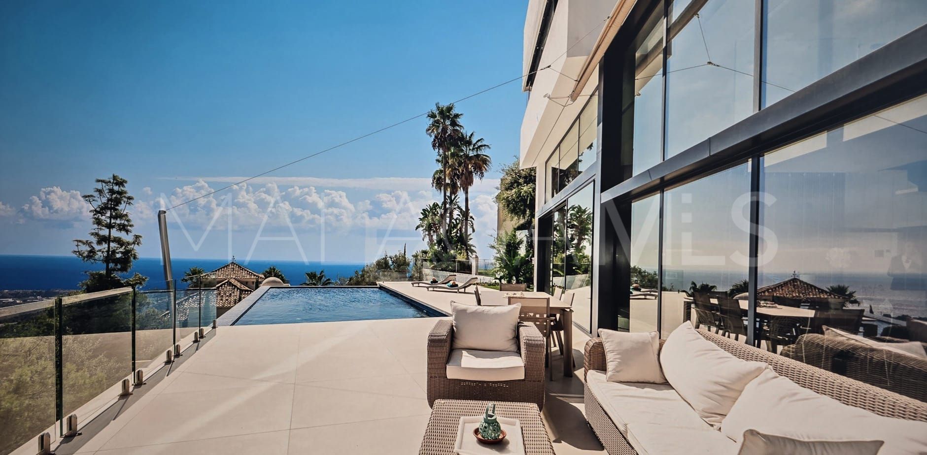 Villa for sale in Los Altos de los Monteros