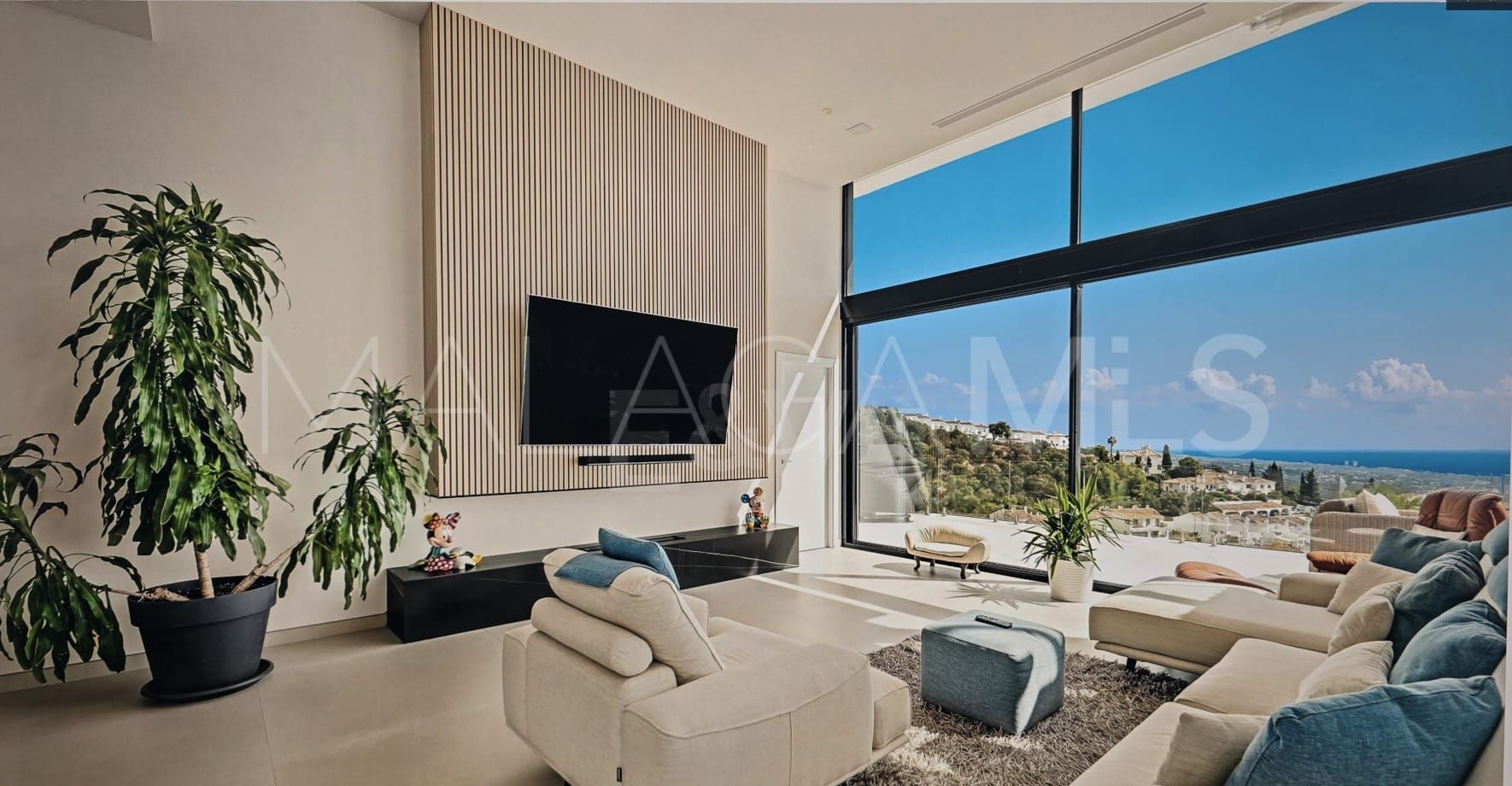 Villa for sale in Los Altos de los Monteros