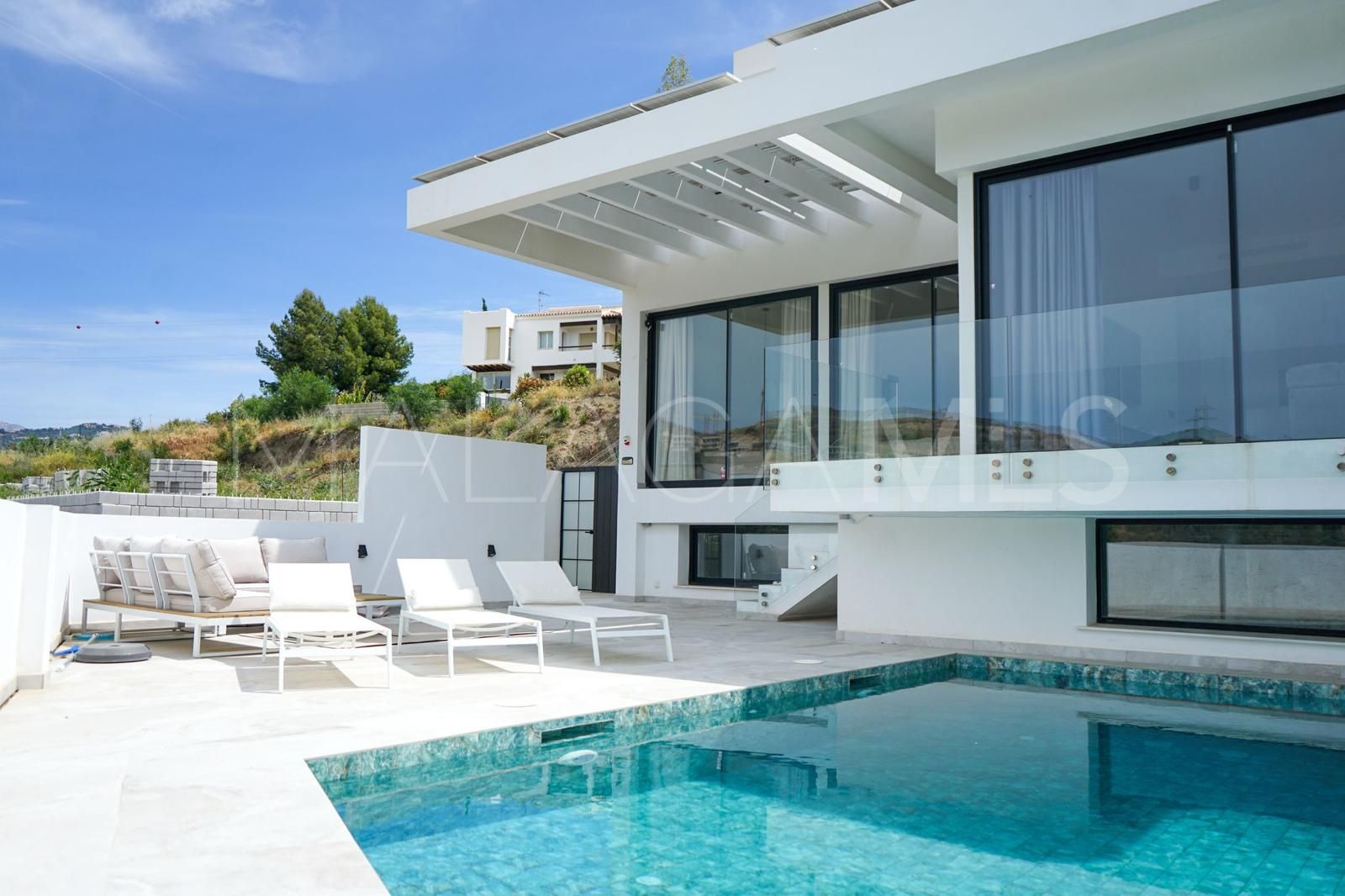Buy villa in La Alqueria with 5 bedrooms
