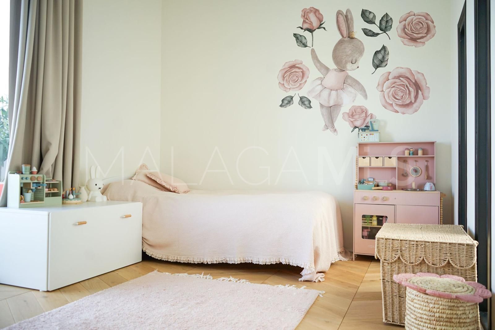 Buy villa in La Alqueria with 5 bedrooms