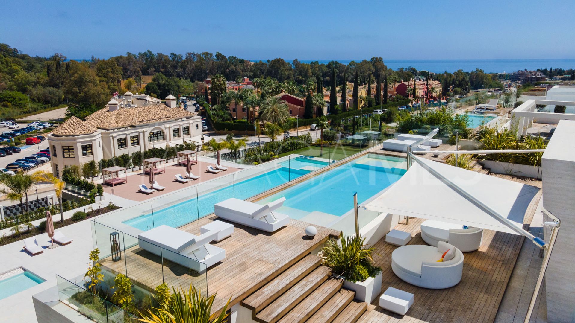 Se vende atico duplex with 4 bedrooms in Marbella Golden Mile