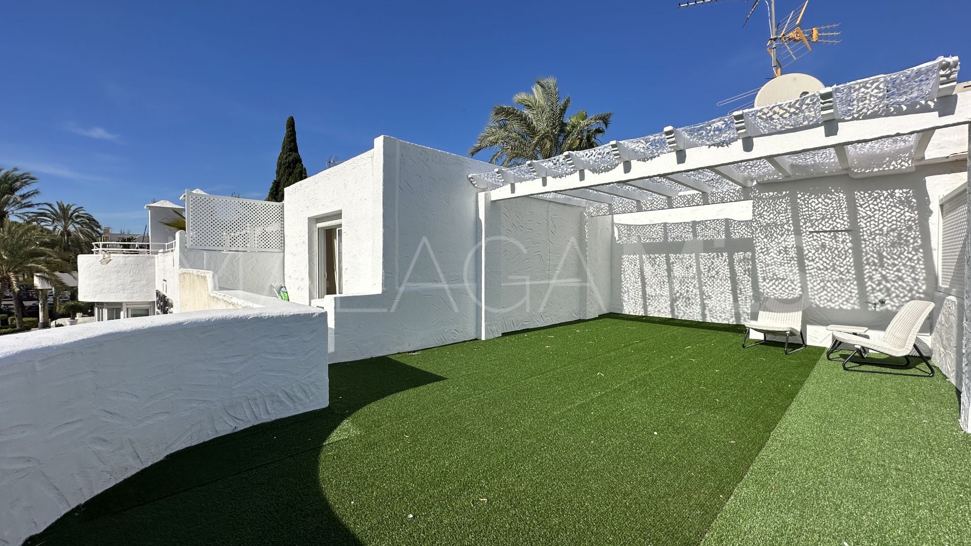 Tvåvåningslägenhet for sale in Marbella Real