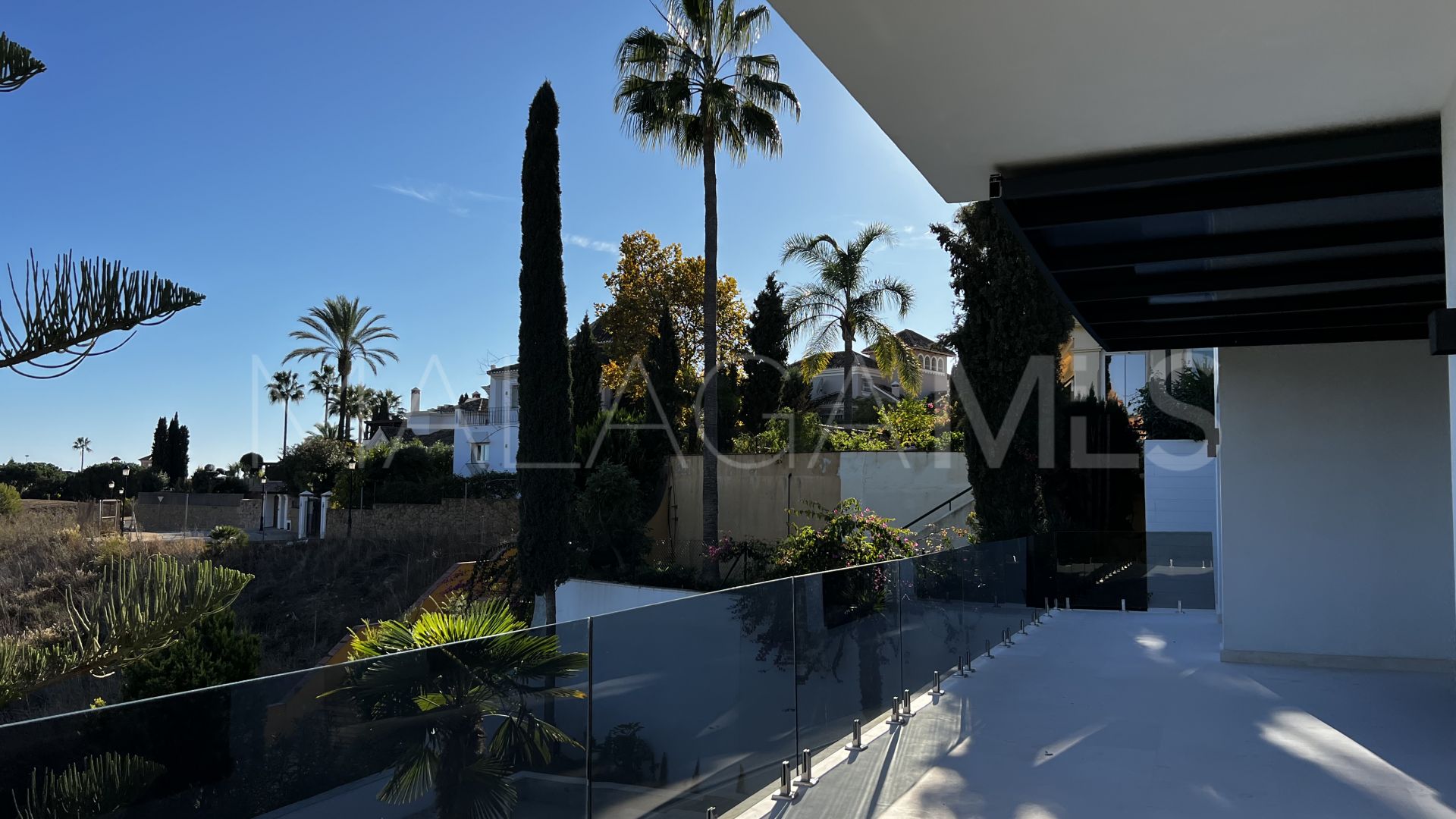 For sale villa with 4 bedrooms in Marbella East