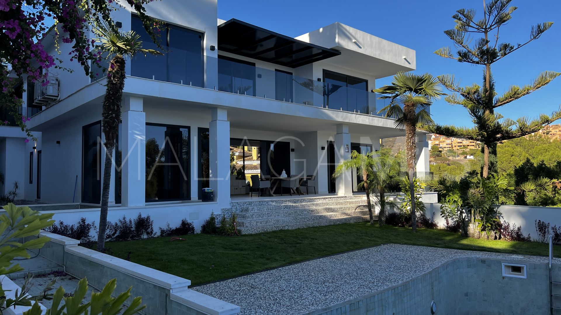 For sale villa with 4 bedrooms in Marbella East