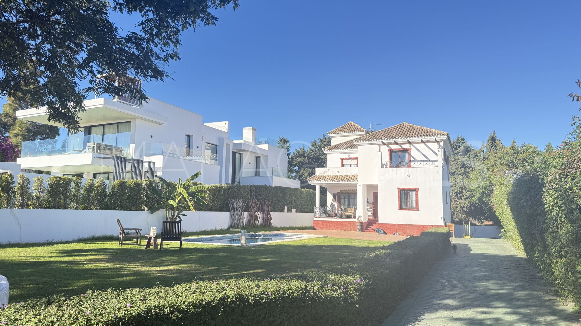 Villa for sale in Guadalmina Baja