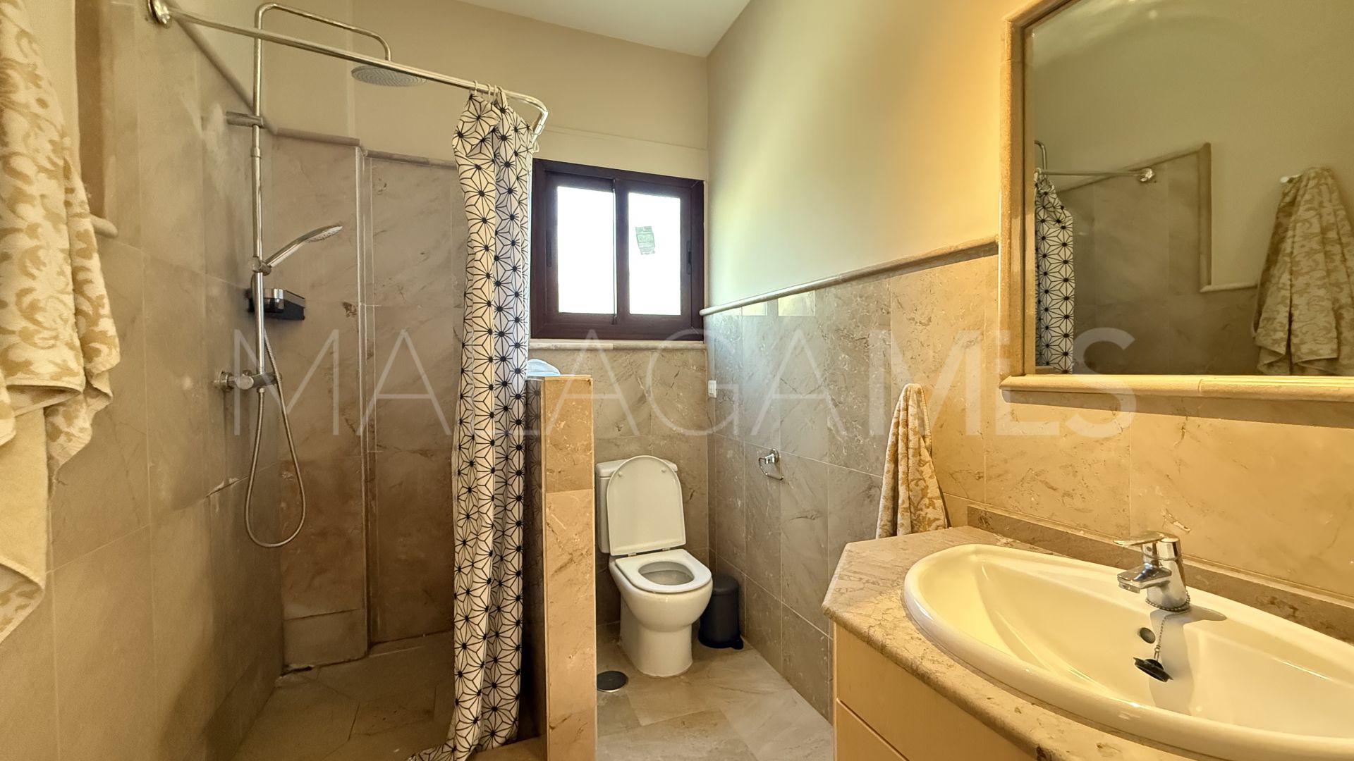 Villa for sale in Guadalmina Baja