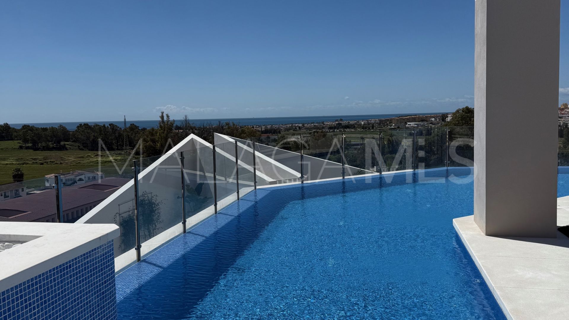 Se vende apartamento de 4 bedrooms in Nueva Andalucia