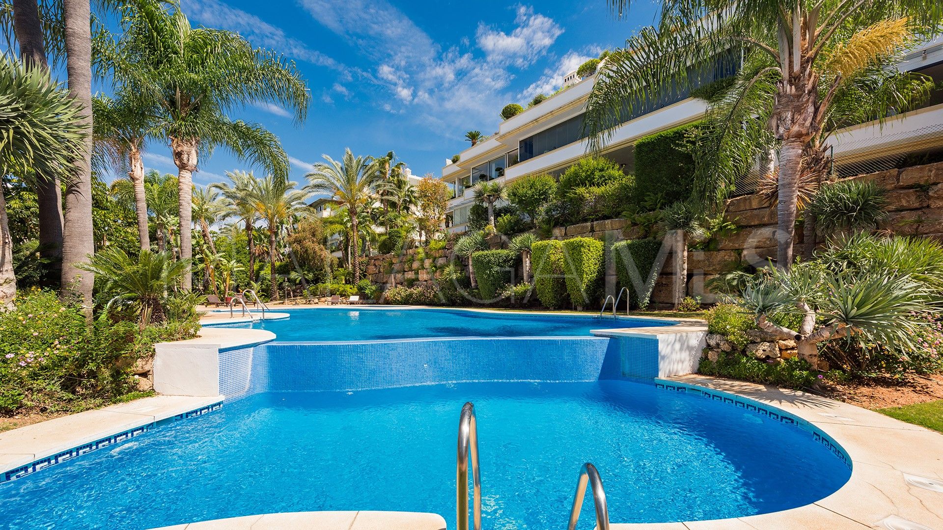 For sale duplex penthouse in Lomas del Rey