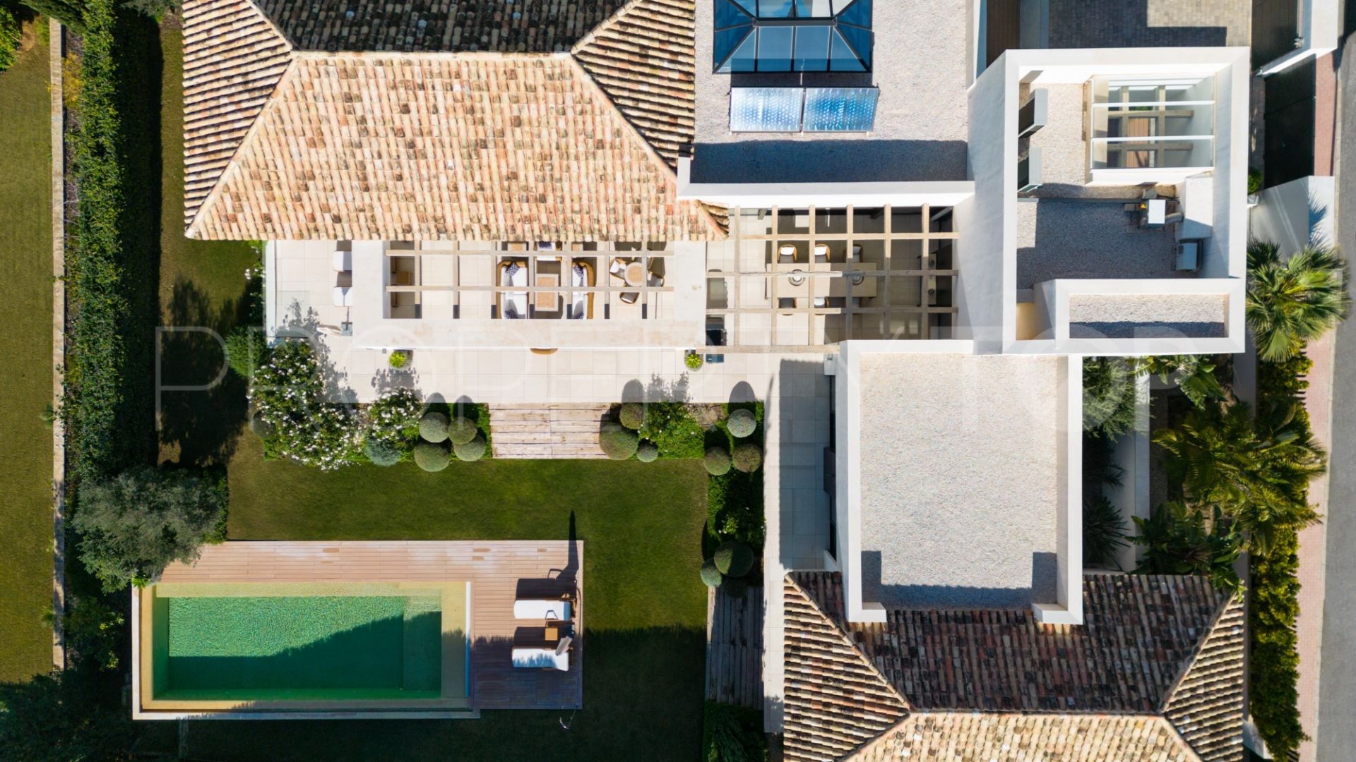 Villa de 5 dormitorios en venta en Nueva Andalucia