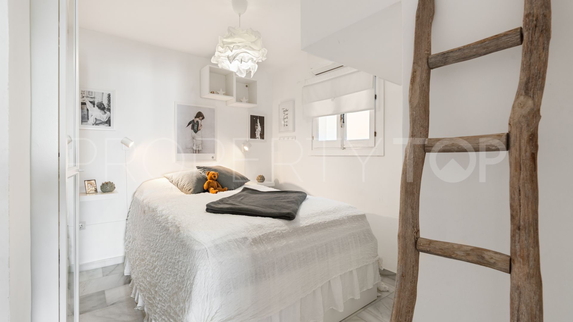 Se vende apartamento de 5 dormitorios en Fuengirola