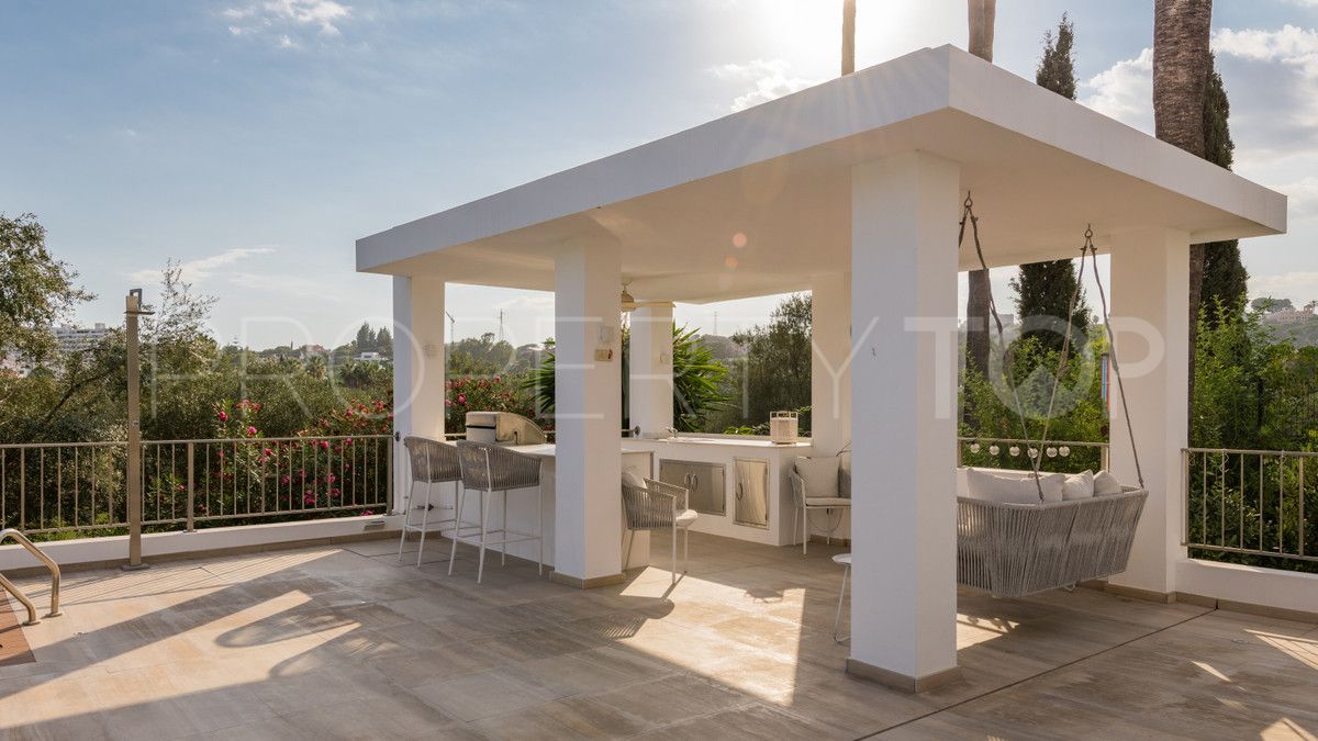 Villa with 5 bedrooms for sale in Nueva Andalucia