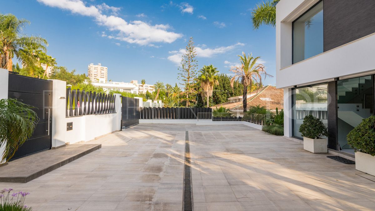 Comprar villa en Nueva Andalucia con 5 dormitorios