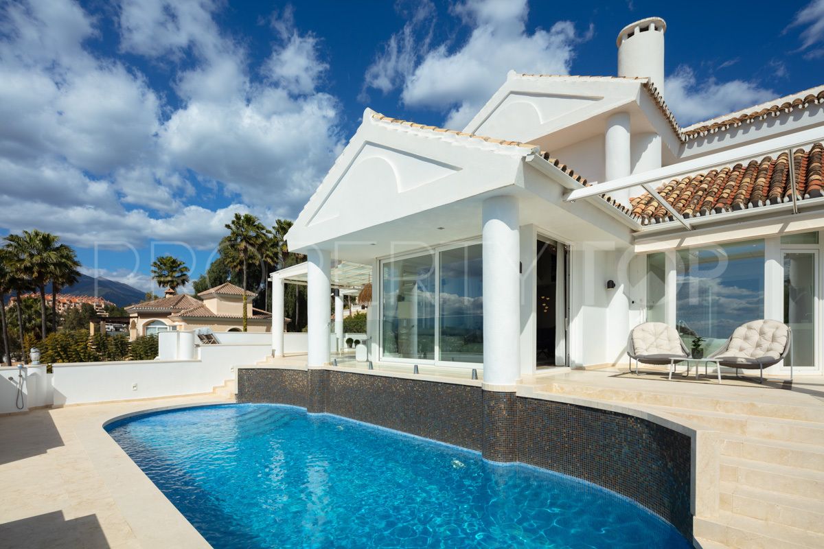 Villa for sale in Nueva Andalucia with 3 bedrooms