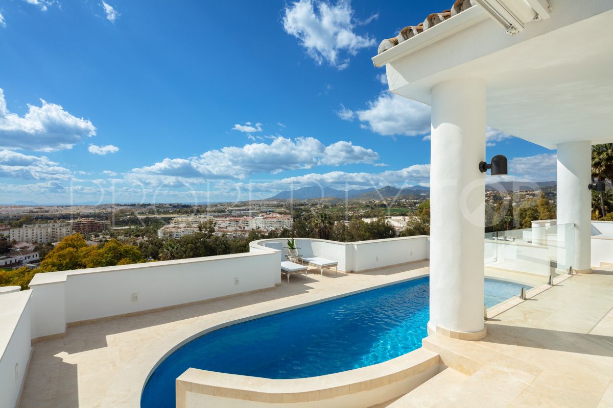 Villa for sale in Nueva Andalucia with 3 bedrooms