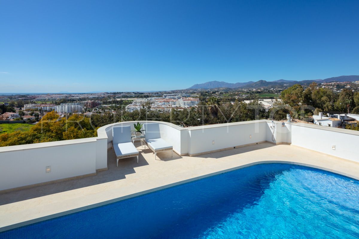 Villa for sale in Nueva Andalucia with 3 bedrooms