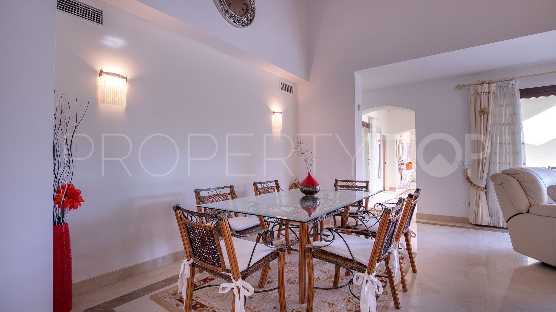 Villa en venta en Benahavis con 3 dormitorios