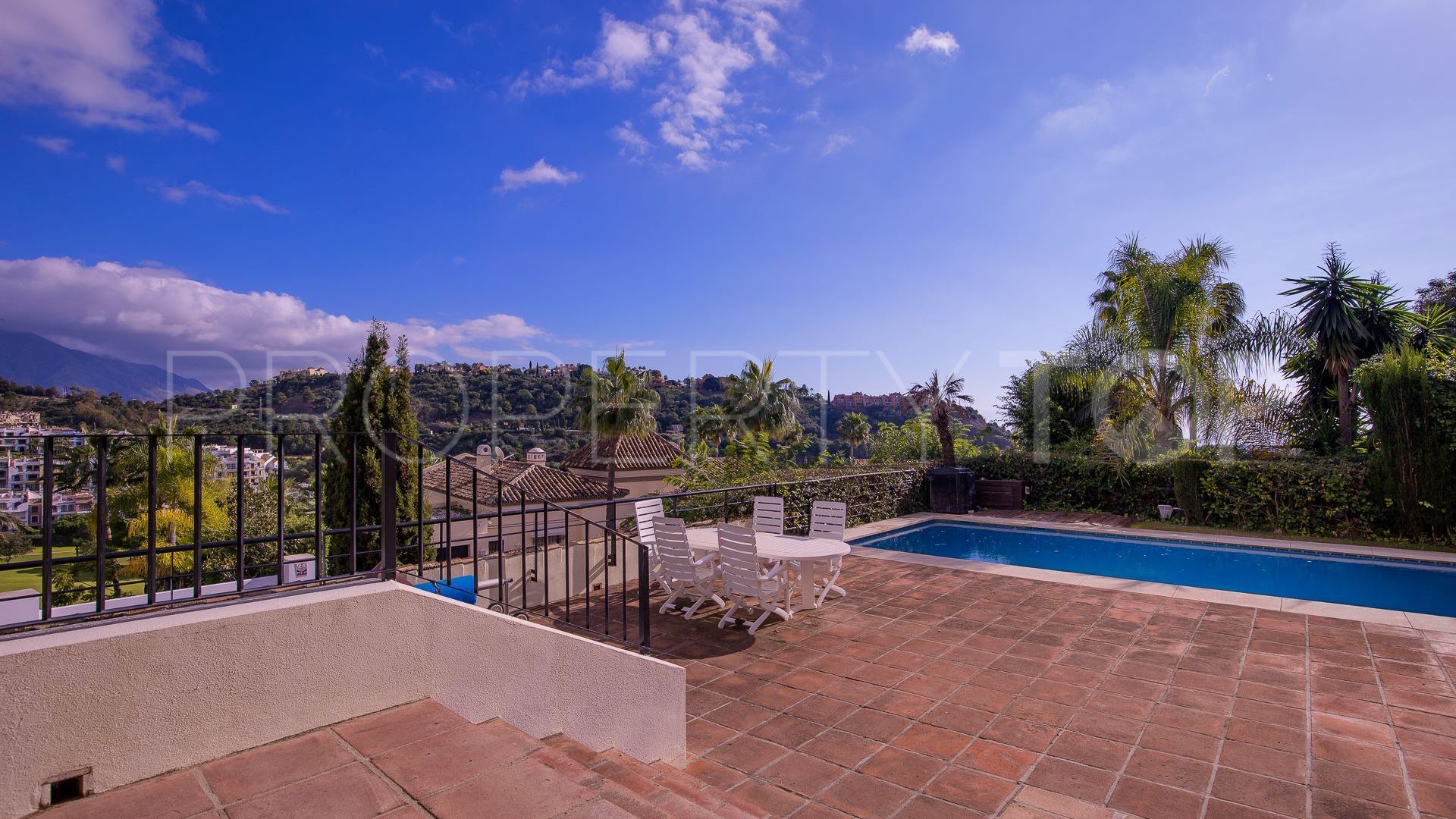 Villa en venta en Benahavis con 3 dormitorios