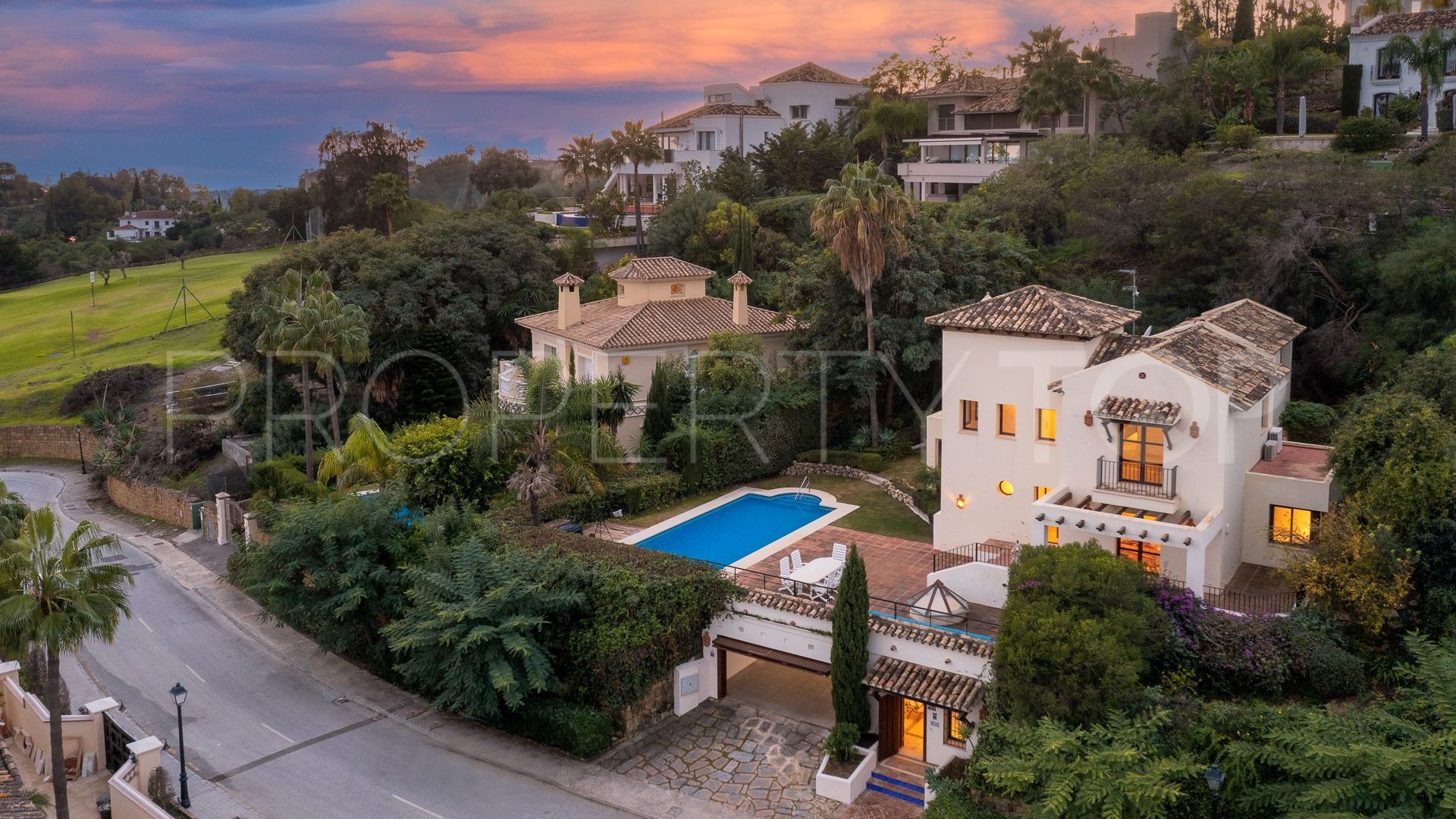 Villa en venta en Benahavis con 3 dormitorios